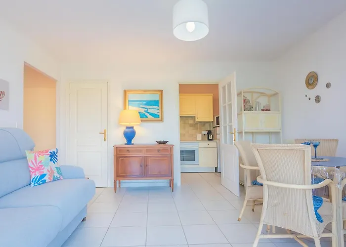 Apartmán Lumineux Avec Terrasse & Piscine