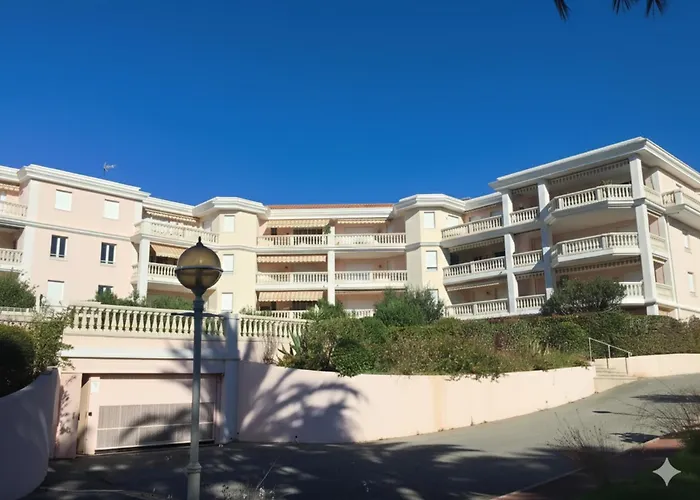 Lumineux Avec Terrasse & Piscine * Saint-Raphaël